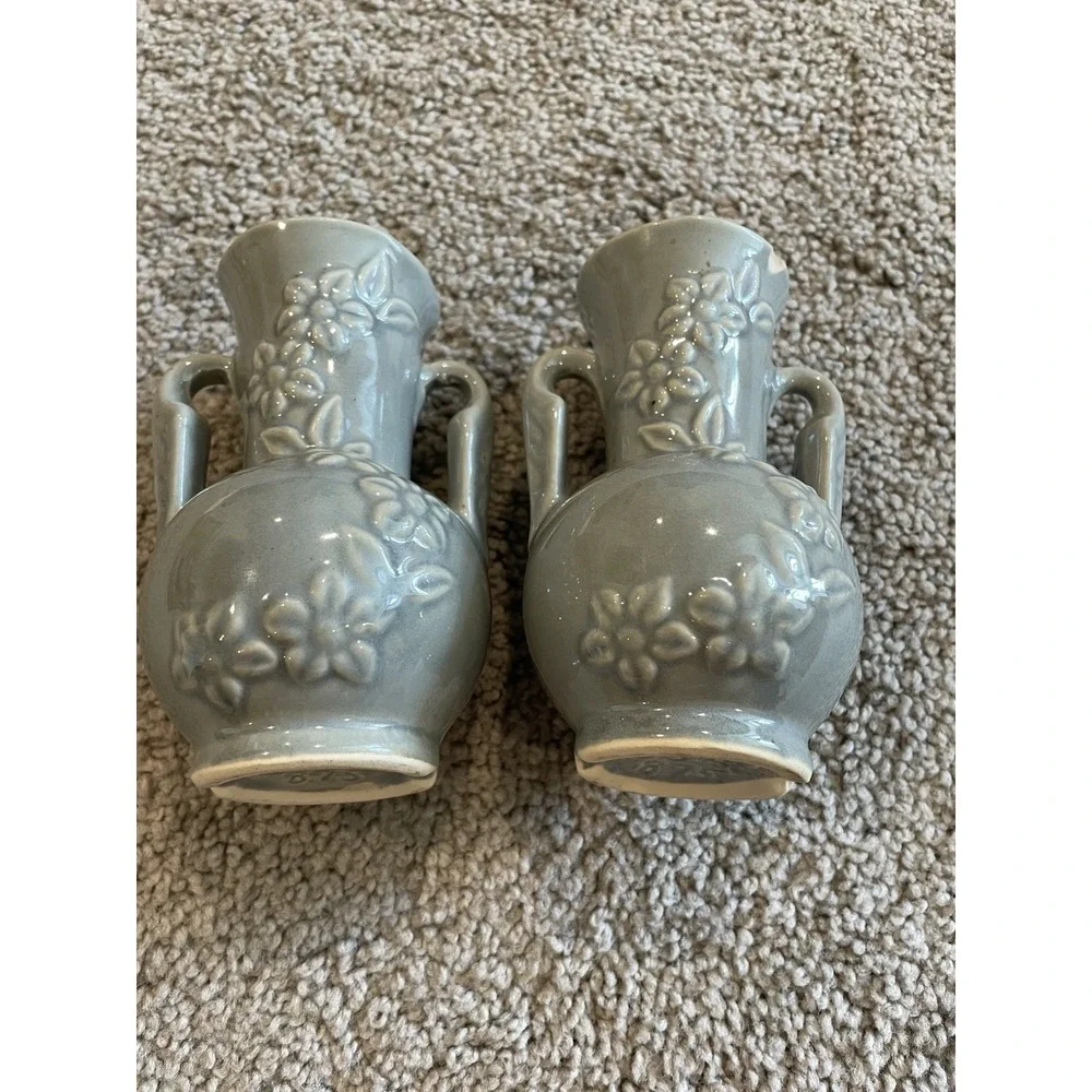 2 Vintage Shawnee Light Gray Floral‎ Vase 875 Daisy Chain Two Handles USA 5